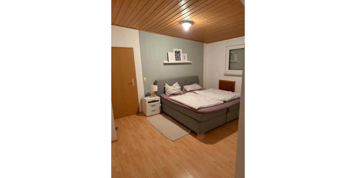 Dachgeschoßwohnung Hofbieber - 3 Zimmer, 100 m&sup2;, 850&euro; | Angebot:23717072