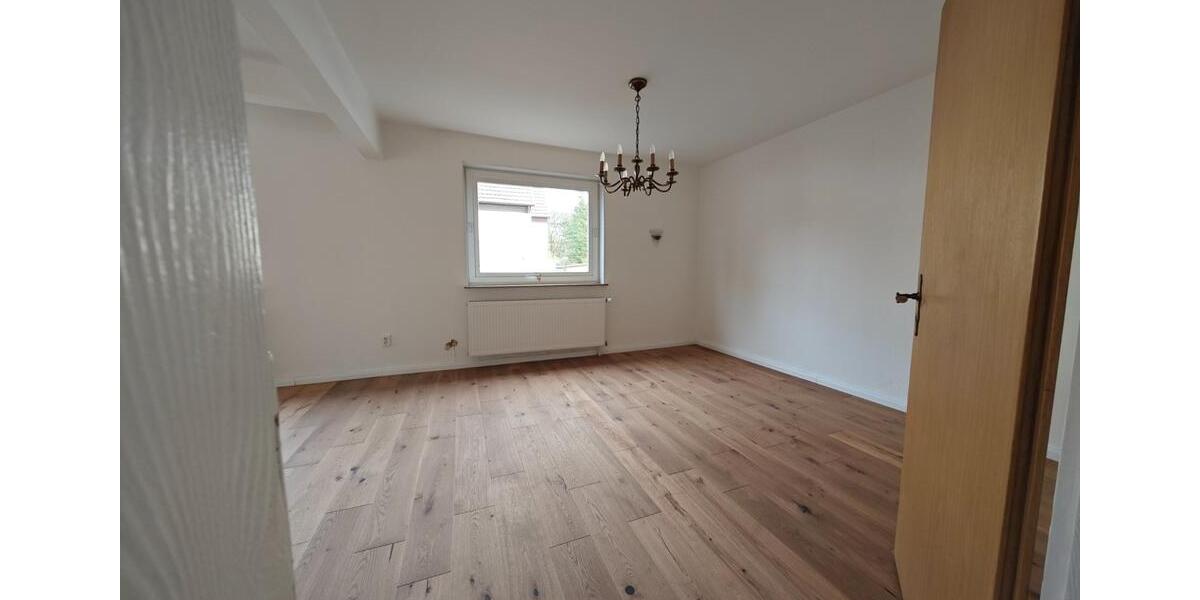 Gepflegte 4-Zimmer Doppelhaushälfte mit Garage in Hannover-Leinha 4 zimmer