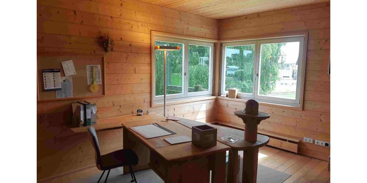 Büro Gewerbe Studio Atelier Praxis Office Holzhaus Bergblick EBK zimmer