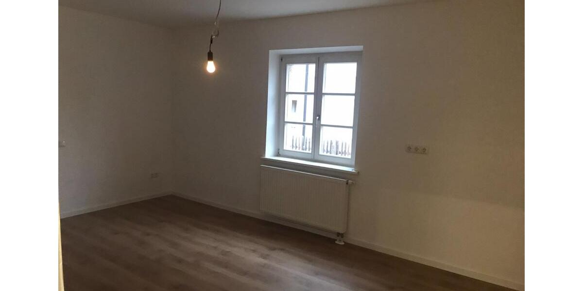 Renovierte Wohnung (Erstbezug Parterrre mit Garten und Balkon) 5 zimmer