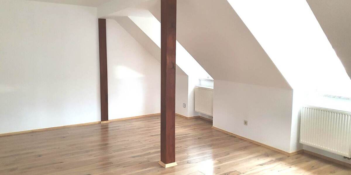 Schicke Dachgeschosswohnung in zentrumsnahe Lage - Dachgeschoßwohnung Wittichenau | Angebot:25430806