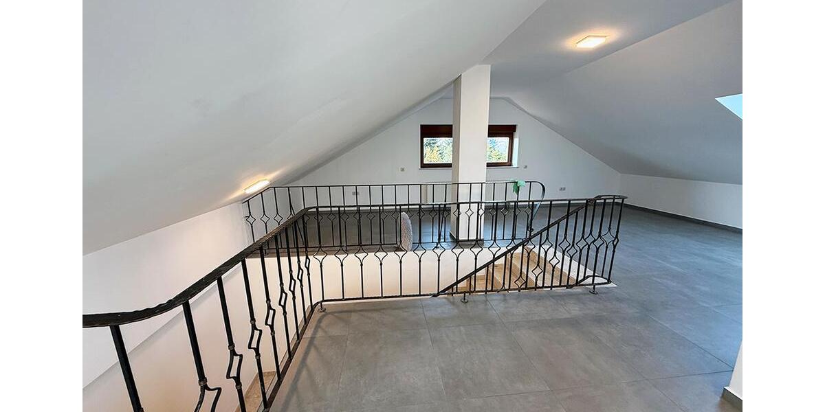 Dachgeschoßwohnung Issum - 5 Zimmer, 140 m&sup2;, 1.300&euro; | Angebot:26249906