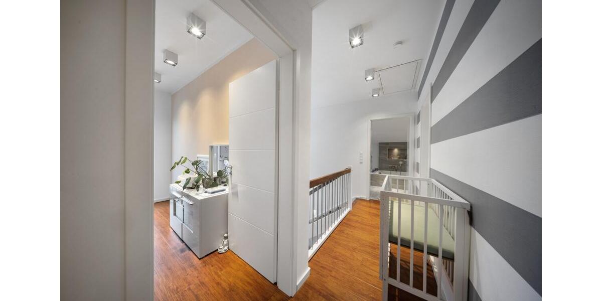 Einfamilienhaus Breiholz - 5 Zimmer, 168 m&sup2;, 2.100&euro; | Angebot:26574576