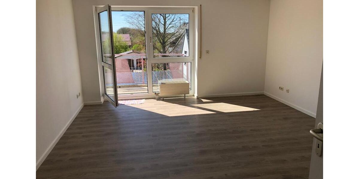 Attraktive, helle 2-Zimmerwohnung mit Südbalkon und Tiefgarage zimmer