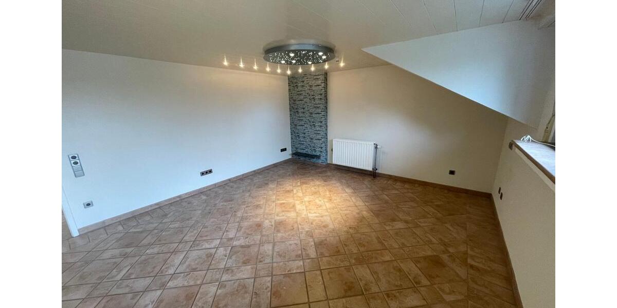 Dachgeschoßwohnung Moers Rheinkamp - 2.5 Zimmer, 67 m&sup2;, 690&euro; | Angebot:24726970