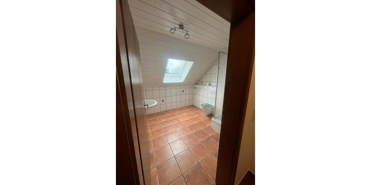 Dachgeschoßwohnung Windeck - 2 Zimmer, 72 m&sup2;, 600&euro; | Angebot:26296374