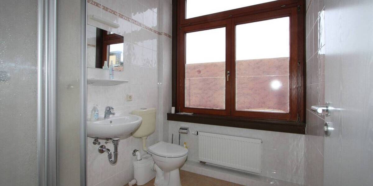 Etagenwohnung Bitterfeld-Wolfen Bitterfeld - 2 Zimmer, 70 m&sup2;, 470&euro; | Angebot:25708992