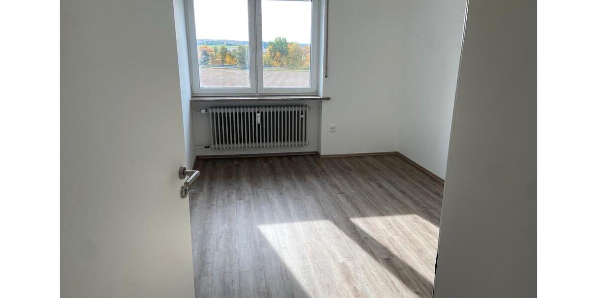 Etagenwohnung Schwandorf - 5 Zimmer, 130 m&sup2;, 1.320&euro; | Angebot:25296135