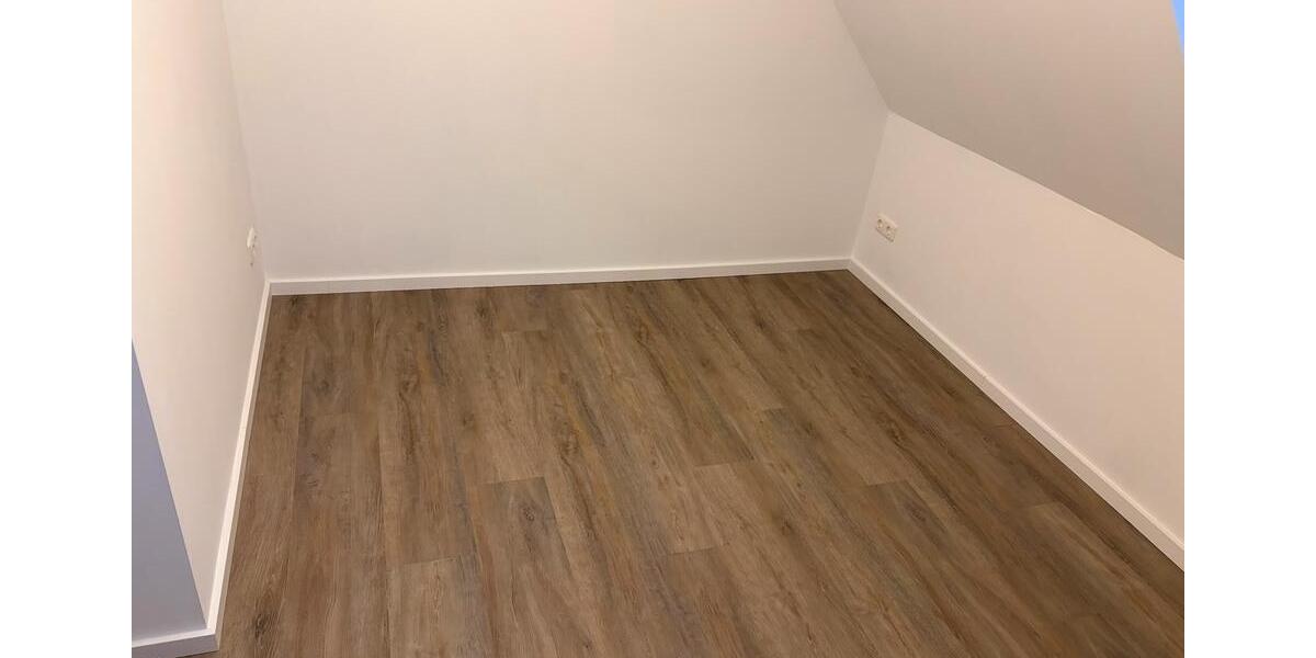 Dachgeschoßwohnung Bremerhaven Geestemünde - 2.5 Zimmer, 50 m&sup2;, 600&euro; | Angebot:25853122