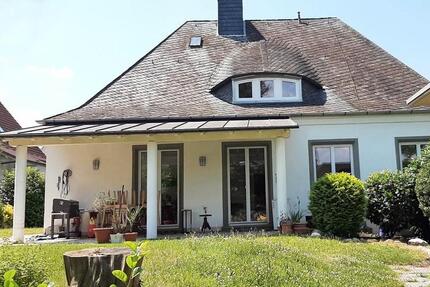 Charmantes 4-Zi-Einfamilienhaus mit Einbauküche, großem Garten und Garage 4 zimmer