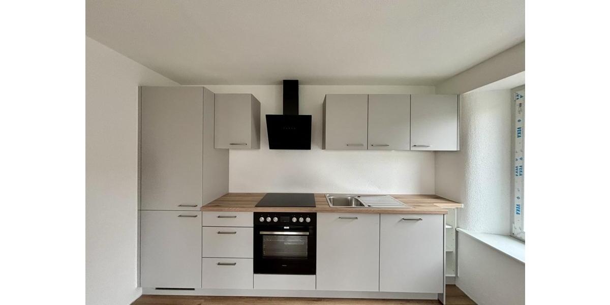 Neuwertige Dachgeschosswohnung mit hohen Decken | Balkon und Stellplatz 2 zimmer