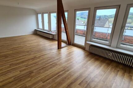 Renovierte Wohnung mit Balkon 5 zimmer