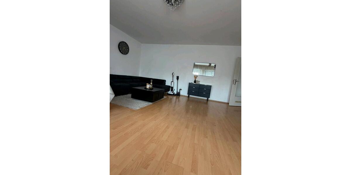 Etagenwohnung Halle - 3 Zimmer, 63 m&sup2;, 570&euro; | Angebot:26528621