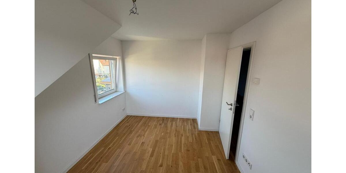 Dachgeschoßwohnung Auenwald - 3 Zimmer, 70 m&sup2;, 950&euro; | Angebot:24787211