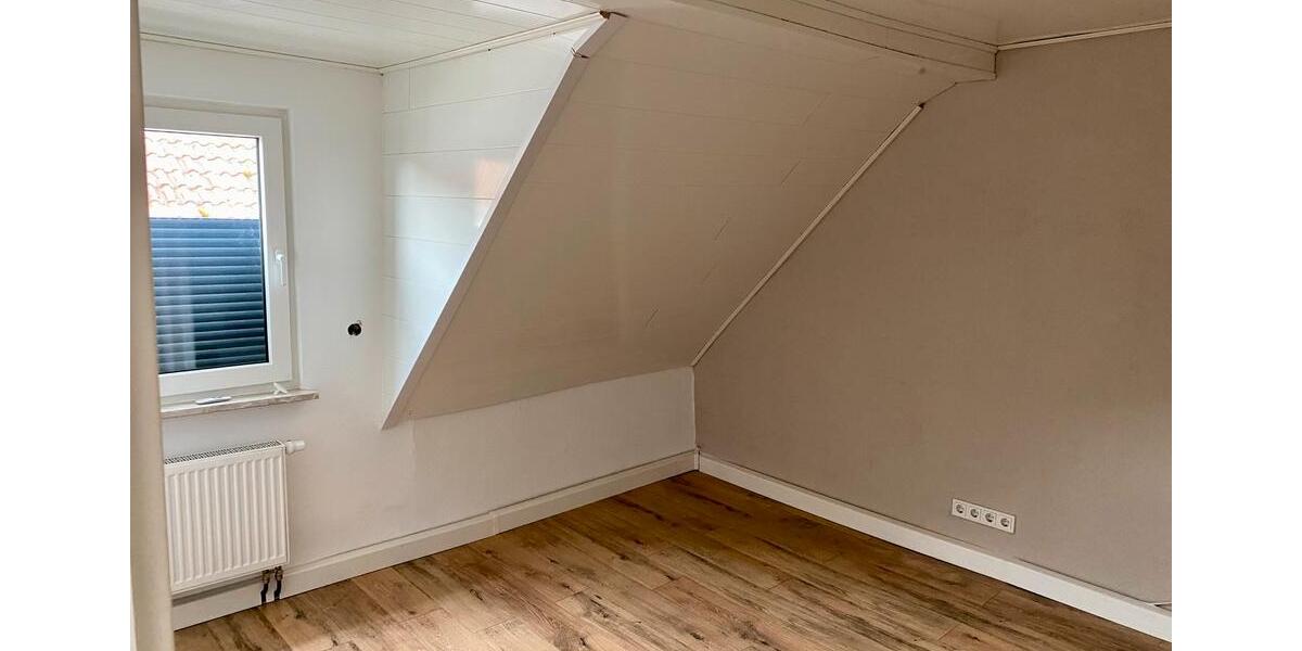 Dachgeschoßwohnung Hargesheim - 3 Zimmer, 75 m&sup2;, 830&euro; | Angebot:26041431