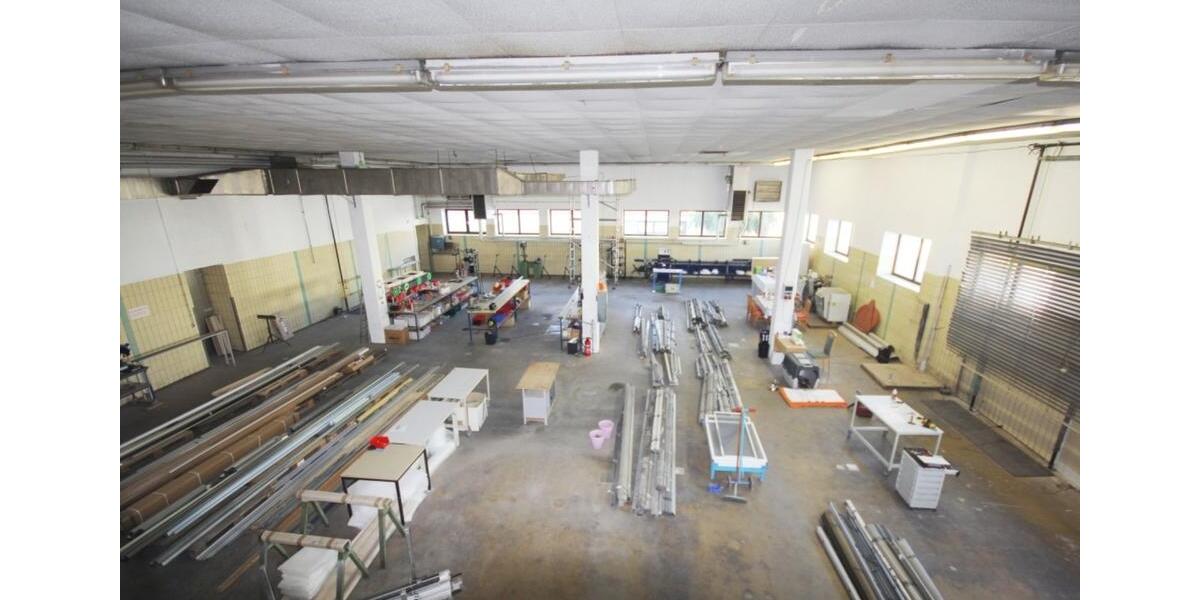 Große Lager und Produktionshalle in Lauterbach (86647) mit Büro und Rolltor! zimmer