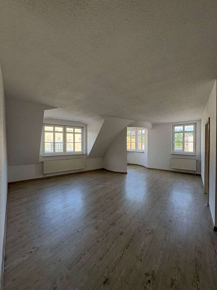 Wohnung zum Mieten in Crimmitschau 390 € 82.17 m² 2 zimmer