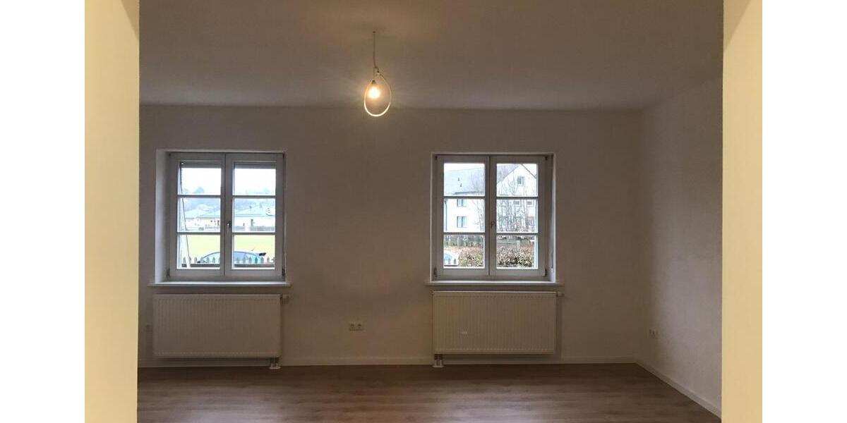 Renovierte Wohnung (Erstbezug Parterrre mit Garten und Balkon) 5 zimmer