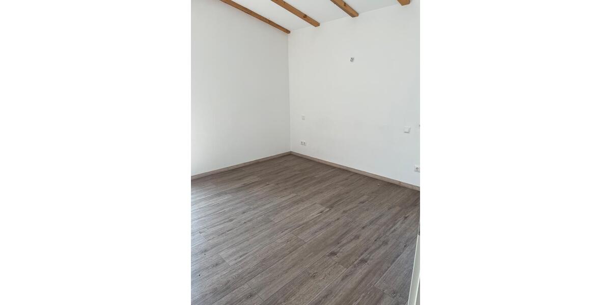 Erdgeschoßwohnung Felsberg - 5 Zimmer, 156 m&sup2;, 1.404&euro; | Angebot:25881411