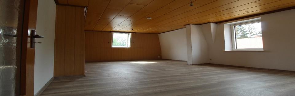 Dachgeschoßwohnung Lunzenau - 4 Zimmer, 81 m&sup2;, 430&euro; | Angebot:24940982