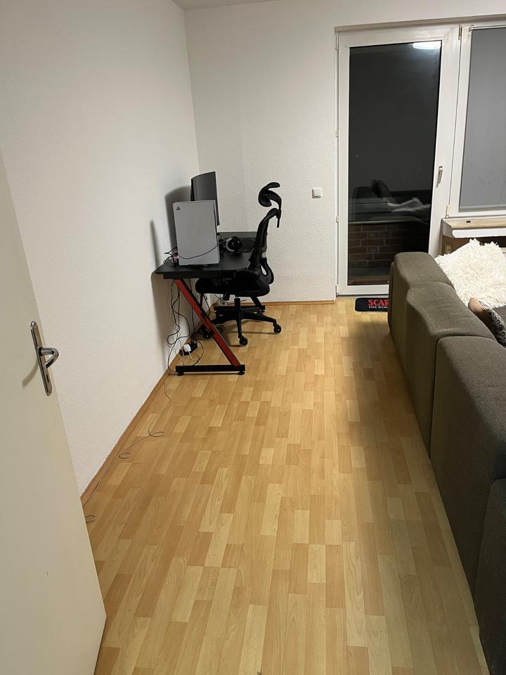 Helle 2 Zimmerwohnung mit Balkon zimmer