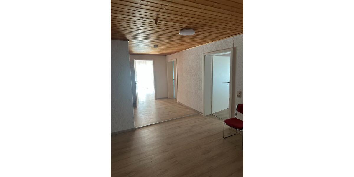 Erdgeschoßwohnung Hohenahr - 4 Zimmer, 130 m&sup2;, 1.200&euro; | Angebot:26002218