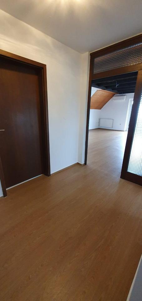 Schöne helle 2 Zimmer Dachgeschosswohnung mit Charme zimmer