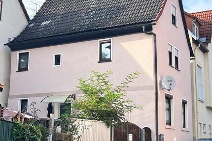 Ein ganzes Haus für Sie allein – zentral, charmant, bezugsfrei ab