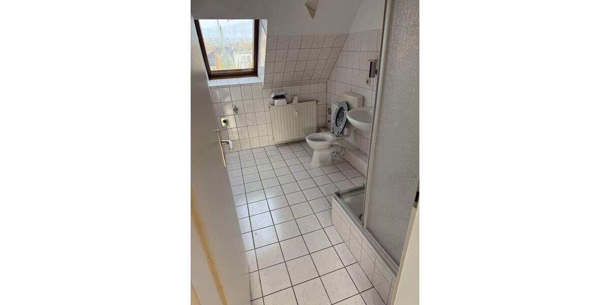 Große 4-Raum-Wohnung mit 2xDuscheWC & 2xPKW-Stellplatz - ideal für Familien oder für WG 4 zimmer