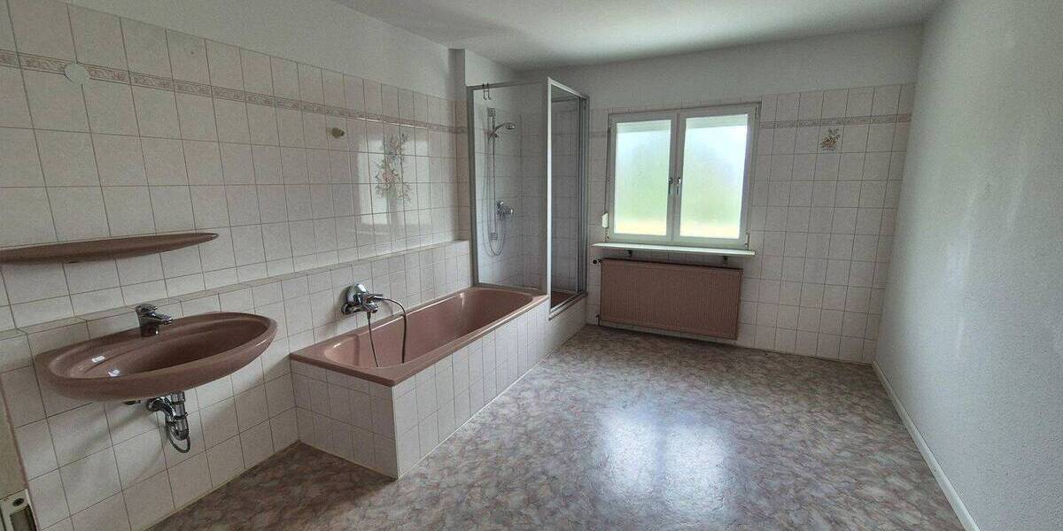 Etagenwohnung Bad Säckingen - 3 Zimmer, 113 m&sup2;, 1.220&euro; | Angebot:26203893