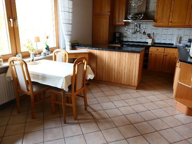 Sehr dörfliche 1993 neu erstellte 2-Zi-Maisonette-Wohnung mit Einbauküche, Loggia und Carport! 2 zimmer