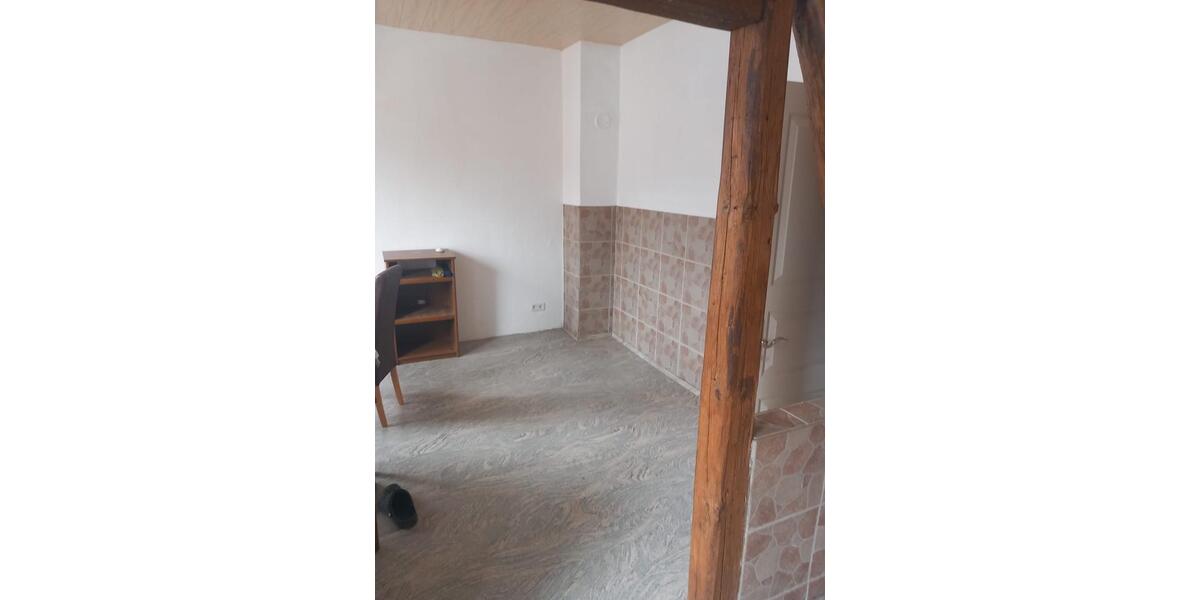Etagenwohnung Lügde - 5 Zimmer, 130 m&sup2;, 850&euro; | Angebot:26254886