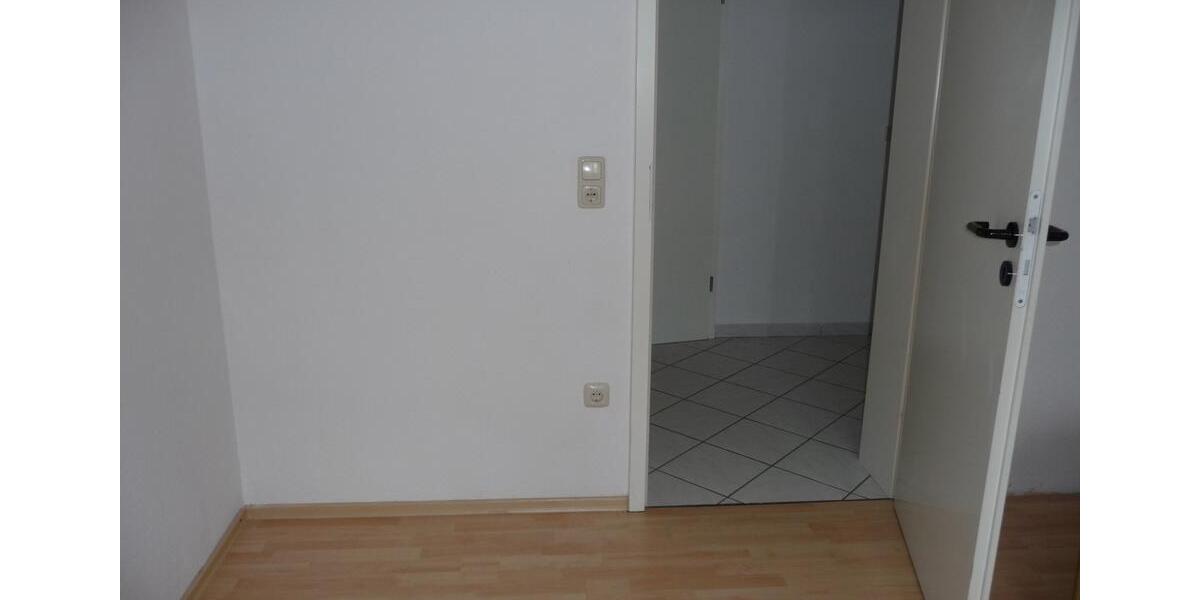 Tolle 3-Zimmer-DG-Wohnung,:Tel.: 0171 8310089 3 zimmer