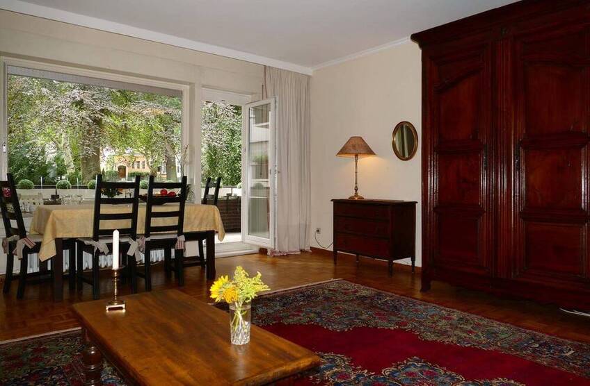 Befristet auf 1 Jahr! Möbliertes, großzügiges Apartment in schöner Lage von Westend!
