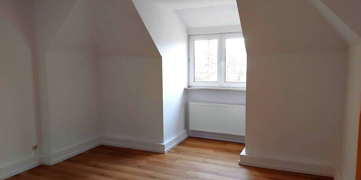 Etagenwohnung Neubrandenburg Vogelviertel - 5 Zimmer, 124 m&sup2;, 1.100&euro; | Angebot:22486008
