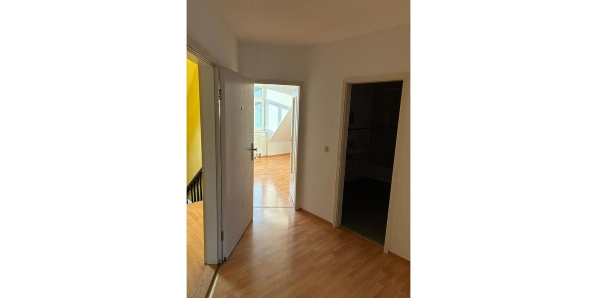 Dachgeschoßwohnung Eisleben (Lutherstadt) - 2 Zimmer, 65 m&sup2;, 330&euro; | Angebot:24791844