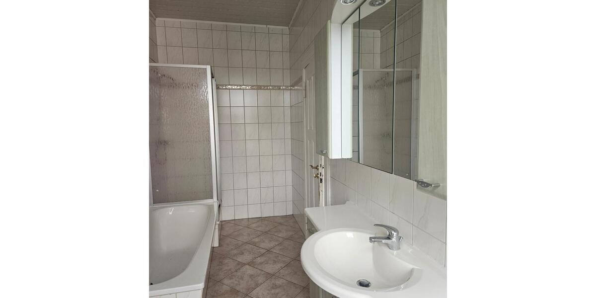Etagenwohnung Burg - 3 Zimmer, 75 m&sup2;, 500&euro; | Angebot:26506416