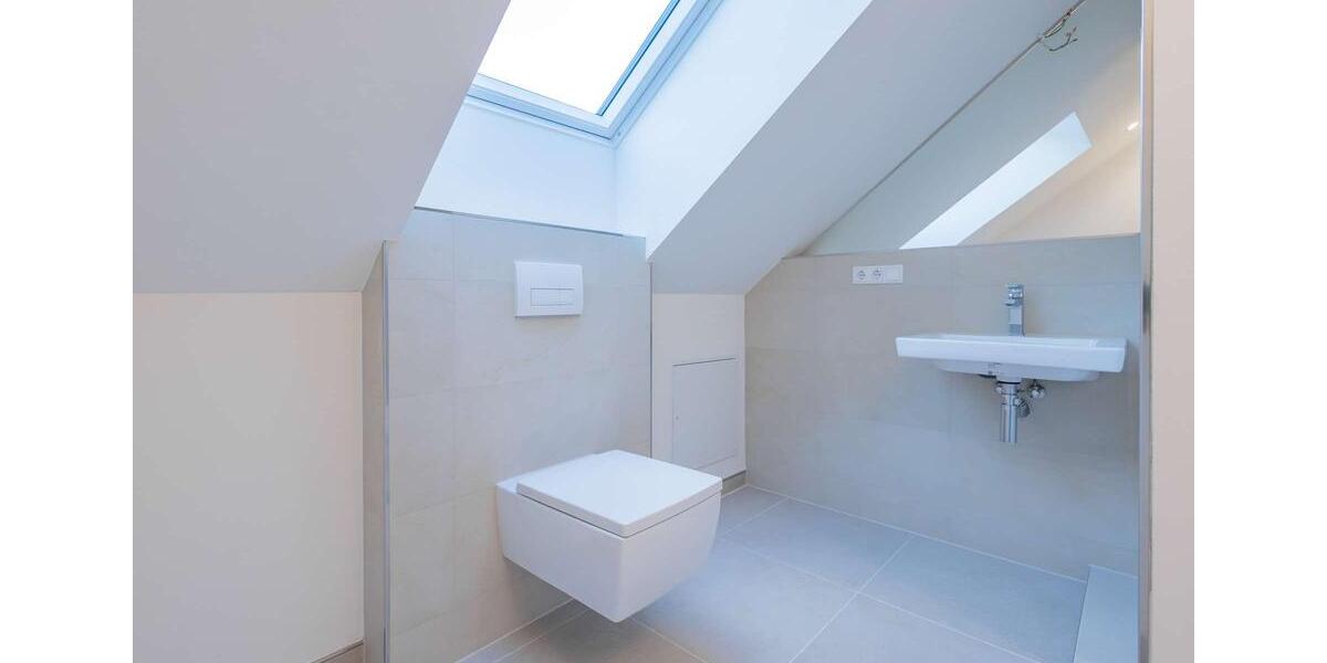 Dachgeschoßwohnung Kiel - 2 Zimmer, 85 m&sup2;, 1.860&euro; | Angebot:24599979