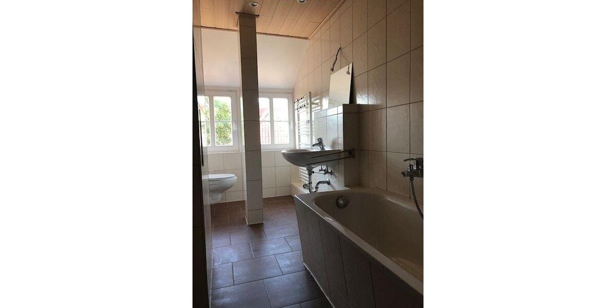 Dachgeschoßwohnung Merseburg - 3 Zimmer, 85 m&sup2;, 508&euro; | Angebot:25898922