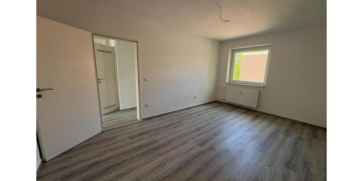 Etagenwohnung Bremerhaven Schiffdorferdamm - 3 Zimmer, 76 m&sup2;, 589&euro; | Angebot:26677135