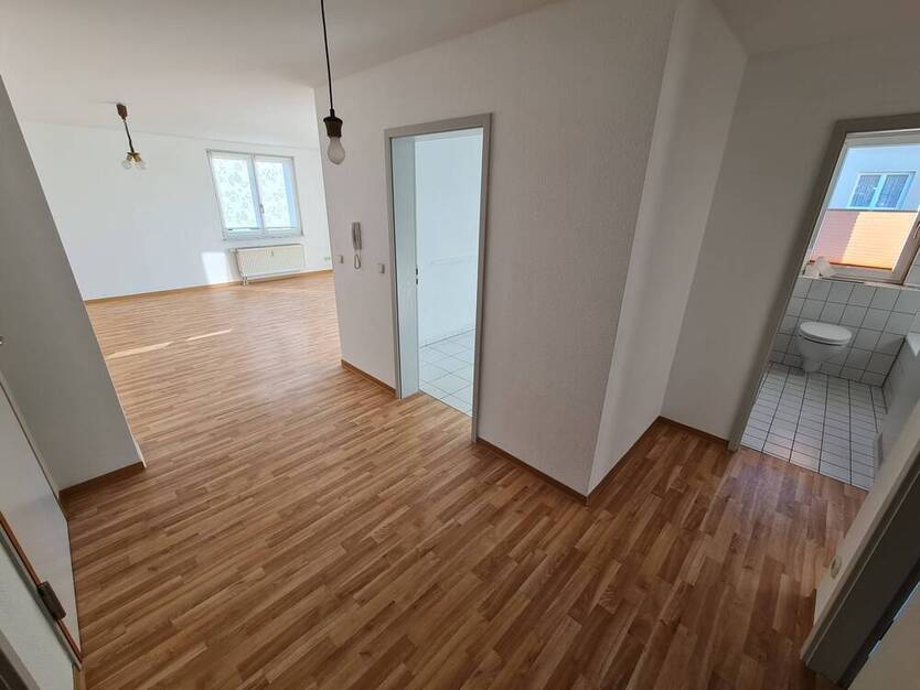 Helle 3-Raum Wohnung mit Balkon # Stellplatz # Ausblick