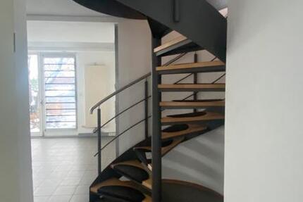 **Besichtigung am Freitag 7.11. um 15.00 Uhr in Patzig Hofstr. 1 zimmer