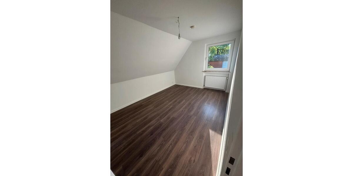 Dachgeschoßwohnung Celle Altenhagen - 3 Zimmer, 83 m&sup2;, 950&euro; | Angebot:26702150