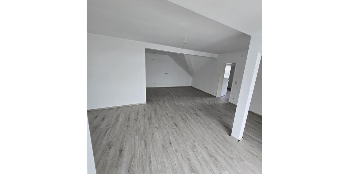 Dachgeschoßwohnung Riedstadt - 3 Zimmer, 75 m&sup2;, 990&euro; | Angebot:26547045