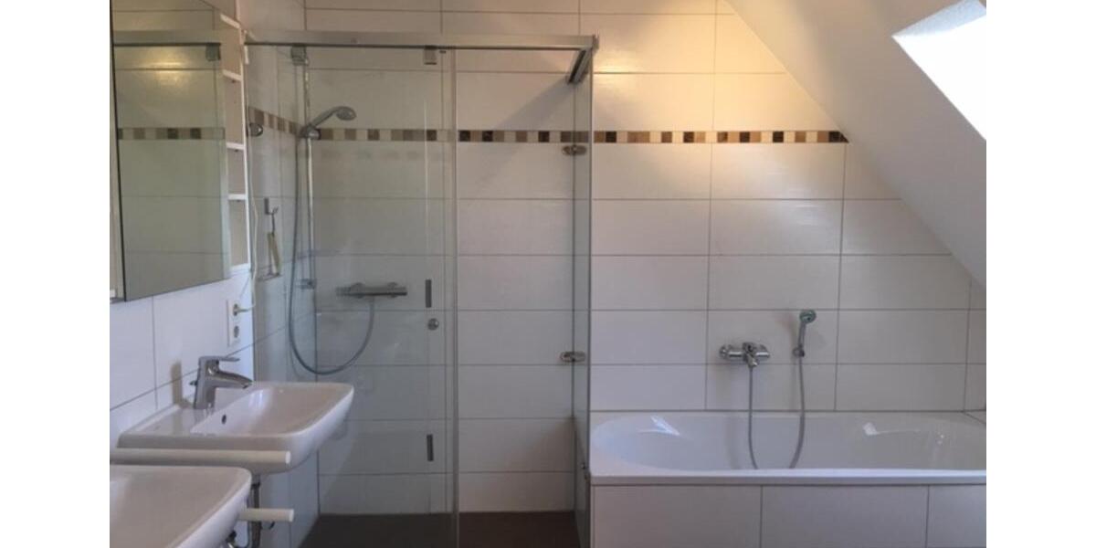 Dachgeschoßwohnung Bad Neustadt an der Saale - 3 Zimmer, 146 m&sup2;, 1.375&euro; | Angebot:25655377