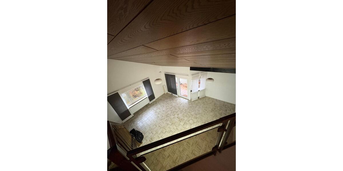 Schöne 3,5 Zimmer Maisonette-Wohnung mit Balkon und Garage 3.5 zimmer