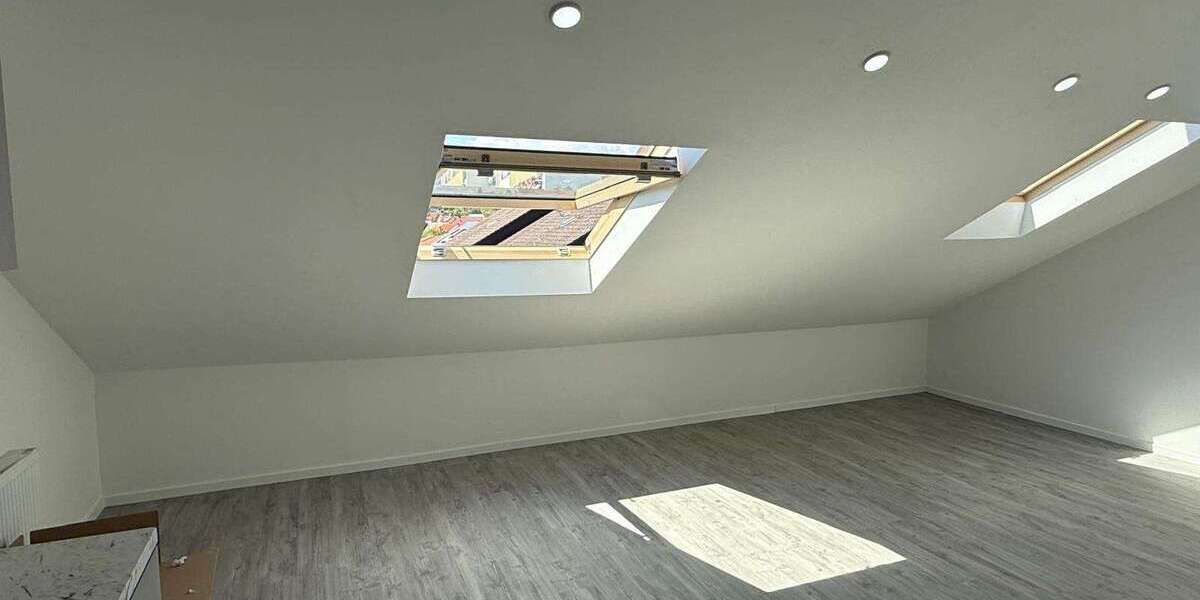 Etagenwohnung Eisenberg - 4 Zimmer, 90 m&sup2;, 1.100&euro; | Angebot:25195264