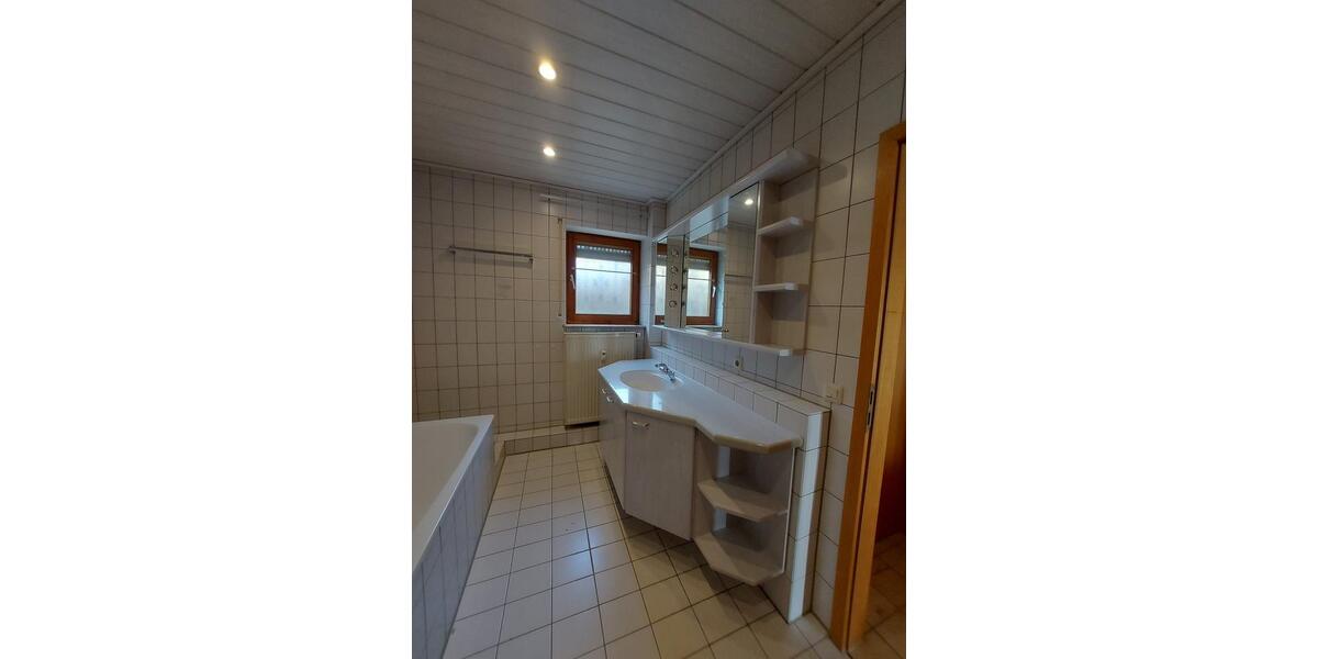 Erdgeschoßwohnung Ebersbach an der Fils - 3 Zimmer, 90 m&sup2;, 1.100&euro; | Angebot:26572385