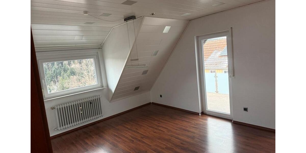 Dachgeschoßwohnung Unterreichenbach - 3 Zimmer, 90 m&sup2;, 1.050&euro; | Angebot:24625495