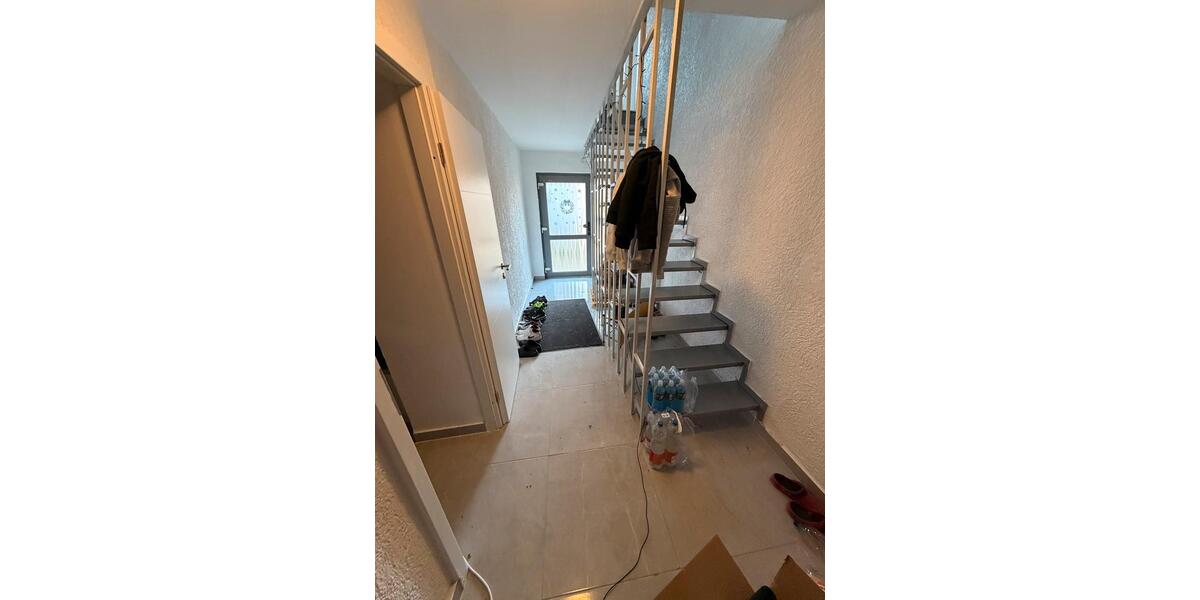 Einfamilienhaus Feldatal - 8 Zimmer, 280 m&sup2;, 1.390&euro; | Angebot:26604948
